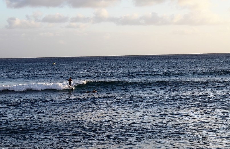Surfing Ala Moana Bowl BIG Swell
