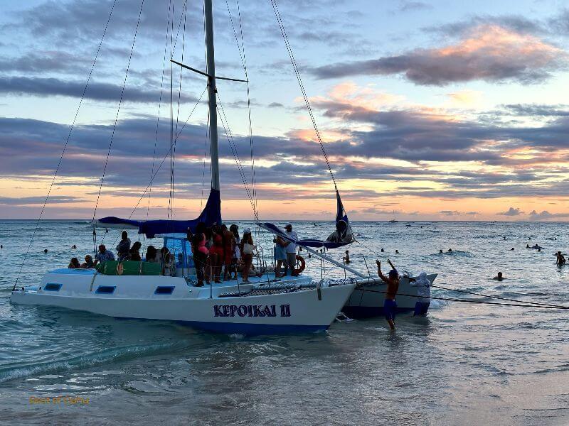 This 44-foot Waikiki Catamaran Sunset Cruise takes you on a leisurely sail along the Waikiki coastline.